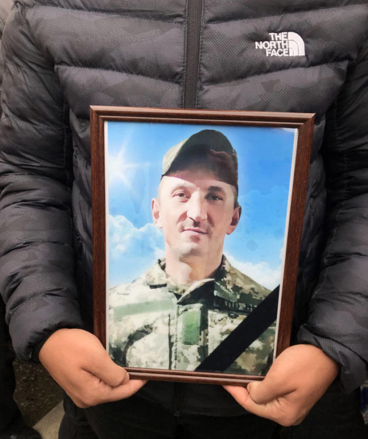 В громаді на Тернопільщині попрощалися з військовим Петром Галасісом