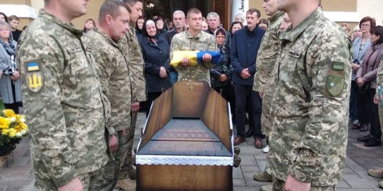 Микулинецька громада попрощалася з Героєм Мар’яном Осовським