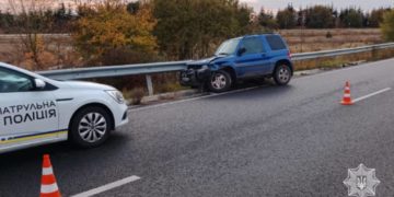 На Тернопільщині водій у стані наркотичного сп’яніння врізався в дорожнє огородження 