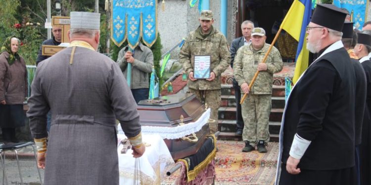 В Борсуківській громаді зустріли тіло полеглого Героя Андрія Сеника