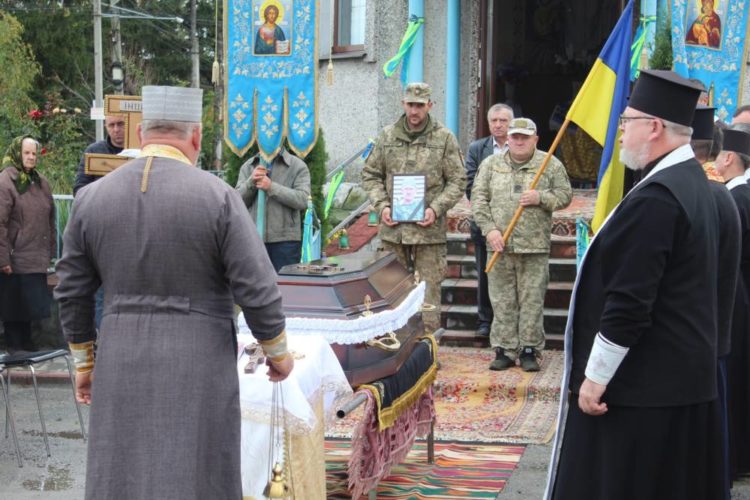 В Борсуківській громаді зустріли тіло полеглого Героя Андрія Сеника