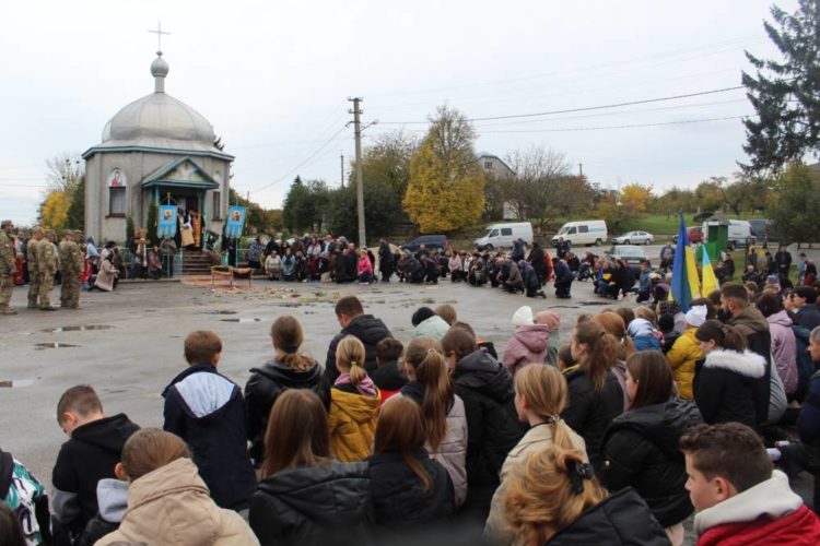 В Борсуківській громаді зустріли тіло полеглого Героя Андрія Сеника