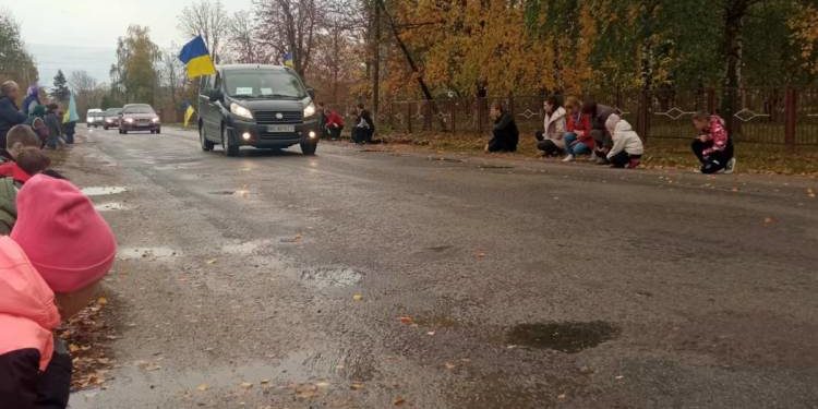 В Борсуківській громаді зустріли тіло полеглого Героя Андрія Сеника