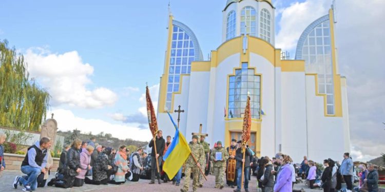 Назавжди в серцях: у Чорткові попрощалися з військовим Василем Лящуком