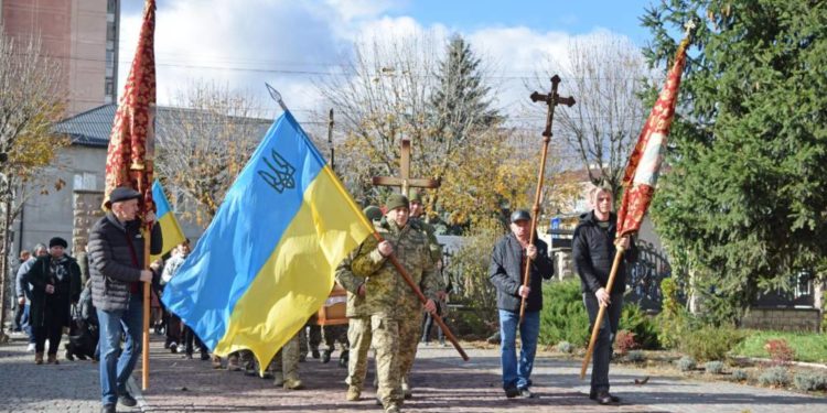 Назавжди в серцях: у Чорткові попрощалися з військовим Василем Лящуком