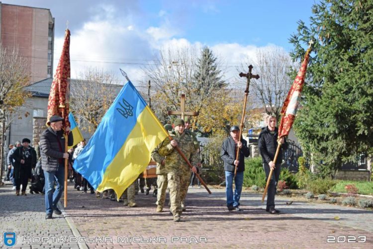 Назавжди в серцях: у Чорткові попрощалися з військовим Василем Лящуком