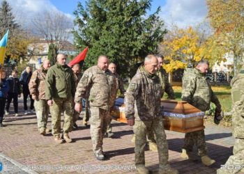 Назавжди в серцях: у Чорткові попрощалися з військовим Василем Лящуком