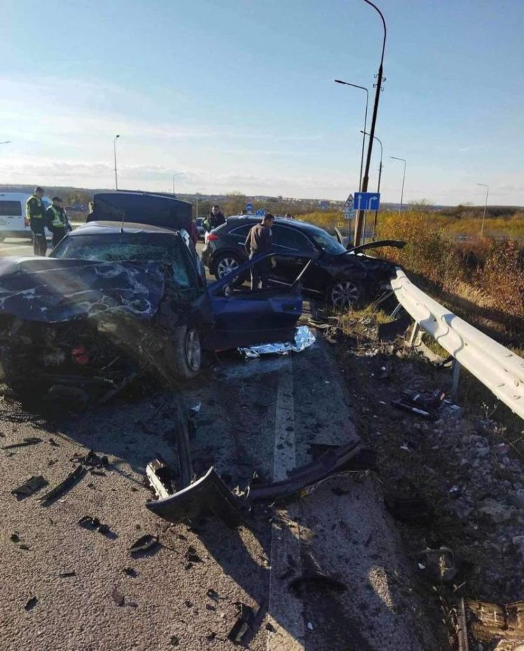 На Тернопільщині трапилося серйозне ДТП: водій однієї з автівок загинув на місці