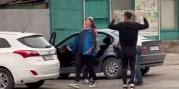 “Гульдибенили” посеред вулиці, коли місто прощалося з Героєм: у Збаражі люди обурюються вчинком компанії молодиків