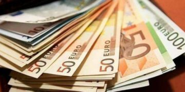 У Кременці чоловік обікрав свого сусіда, щоб придбати новий смартфон