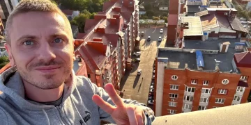 Активіст з Бучача звинувачує голову обласної ради Тернопільщини у незаконній забудові даху багатоповерхівки