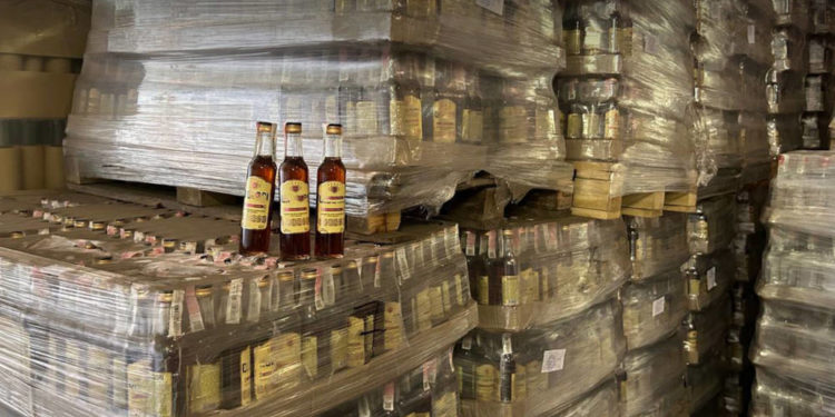 61 тисяча літрів алкоголю: у Тернополі викрили незаконне підприємство, яке виготовляло спиртне