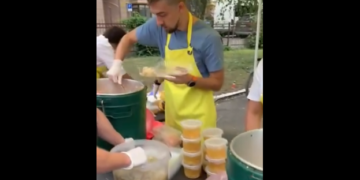 Тернопільський благодійний ресторан “Жовтий фартух” отримав допомогу від фонду “Хвилі змін”