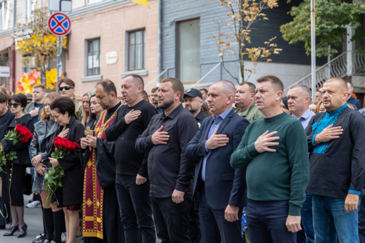 На фасаді обласної прокуратури у Тернополі відкрили меморіальну дошку захиснику України Віталію Стаднику