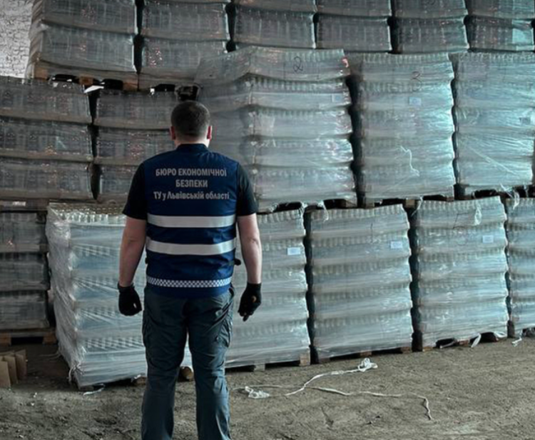 61 тисяча літрів алкоголю: у Тернополі викрили незаконне підприємство, яке виготовляло спиртне