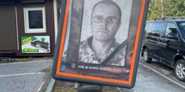 У Чорткові невідомі вандали пошкодили сітілайти із зображеннями загиблих Героїв