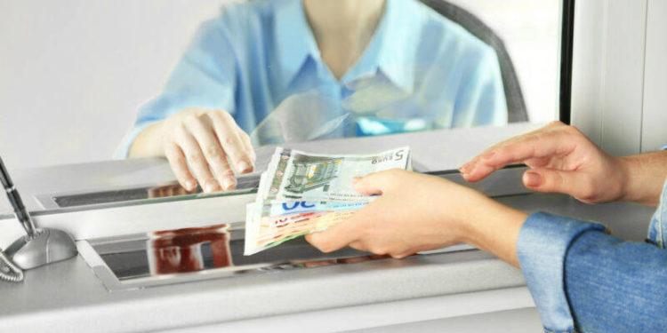 Податківці виявили місця незаконного обміну валют у Тернополі