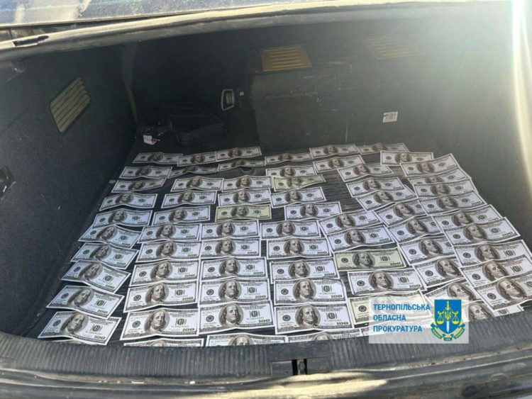 Правоохоронці Тернопільщини затримали “бізнесменів”, які допомагали ухилянтам незаконно виїжджати за кордон