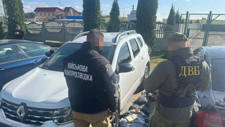 Правоохоронці Тернопільщини затримали “бізнесменів”, які допомагали ухилянтам незаконно виїжджати за кордон