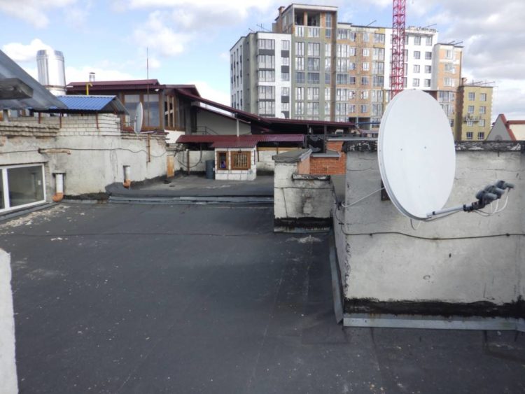 Поліція перевірить законність надбудови на даху багатоквартирного будинку, яку зробив голова обласної ради Тернополя