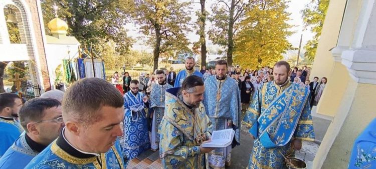 Митрополит Тернопільський і Кременецький Нестор освятив новий престол в храмі на Бережанщині