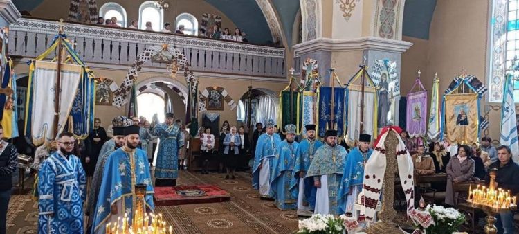 Митрополит Тернопільський і Кременецький Нестор освятив новий престол в храмі на Бережанщині