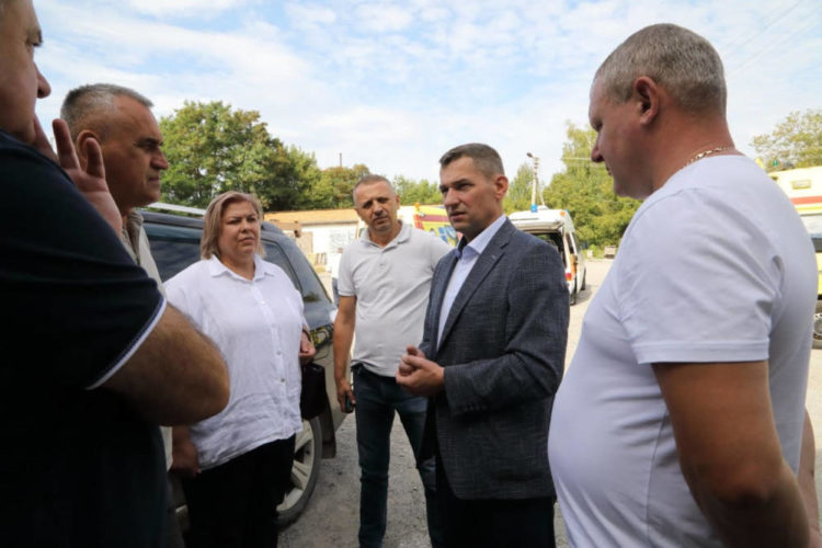 «Українська команда» Тернопілля передала продукти та матраци чотирьом медзакладам краю