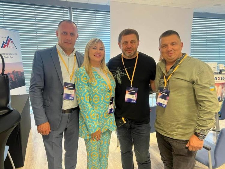 Почесною гостею саміту World for Ukraine у Польщі стала голова ГО “Асоціація жінок України “Дія.Тернопіль” Ольга Шахін