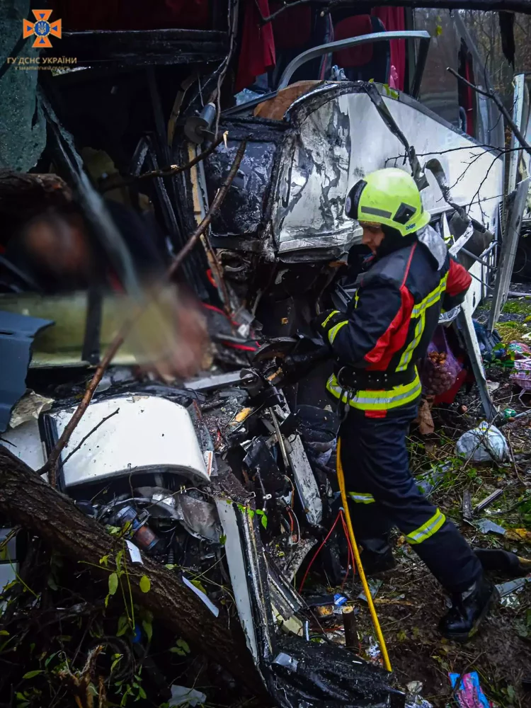 В аварії на Закарпатті загинуло двоє водіїв тернопільського автобуса