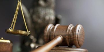 Суд Тернопільщини виніс вирок чоловікові, який запхав руку під одяг маленькій дівчинці