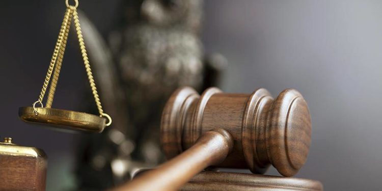 Суд Тернопільщини виніс вирок чоловікові, який запхав руку під одяг маленькій дівчинці