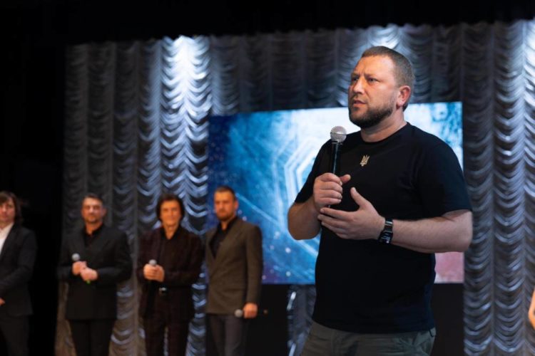 «У великiй вiйнi немає дрiбних вчинкiв», – у Тернополі відбувся благодійний аукціон на підтримку 105 бригади ТрО