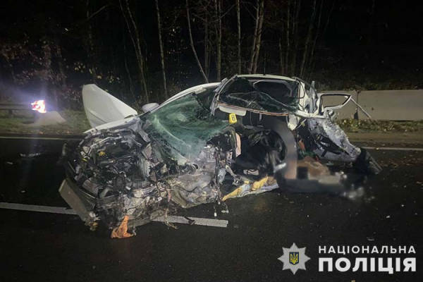 В ДТП на oб’їзнiй дopoзi Кpeмeнця загинув водій елітної іномарки