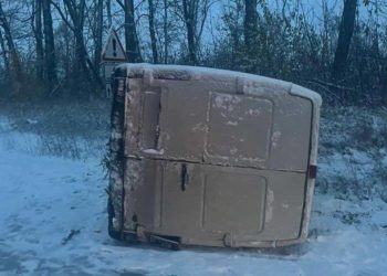 В Тернопільському районі, через ожеледицю, перекинувся бус