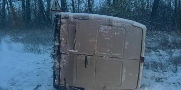 В Тернопільському районі, через ожеледицю, перекинувся бус