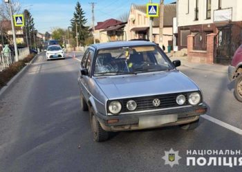 В Чортківському районі автівка збила пенсіонера, який переходив дорогу