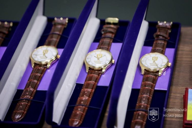 Тернопільська міська рада витратила майже чверть мільйона на годинники