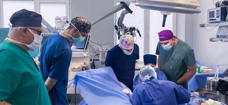 Тернопільські лікарі провели унікальну операцію для відновлення рухливості кисті у військового