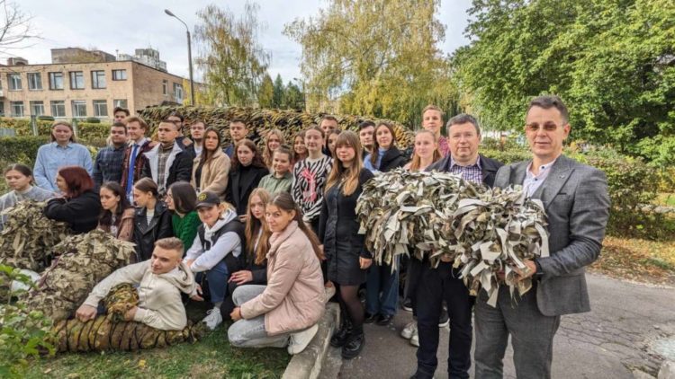 Історичний факультет ТНПУ передав для ЗСУ 30 маскувальних сіток