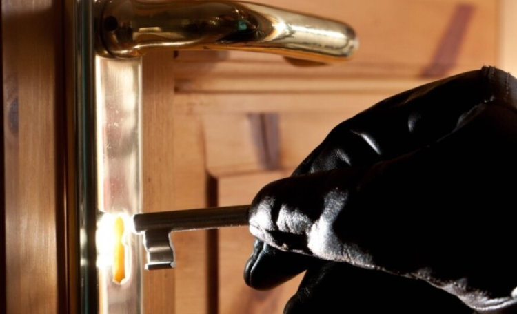 Правоохоронці Тернопільщини затримали жителя сусідньої області, який вкрав з квартири чорків’янина понад 2 мільйони гривень