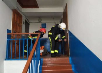 У Великоберезовицькій громаді рятувальники допомогли визволити із зачиненої квартири жінку, яка потребувала медичної допомоги