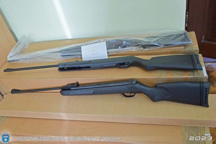 Для школярів Чортківської громади закупили пневматичну зброю