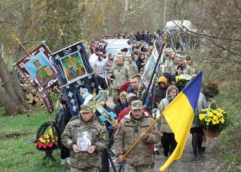 Сотні жителів Шумської громади прийшли попрощатися з Героєм Борисом Гальчуком