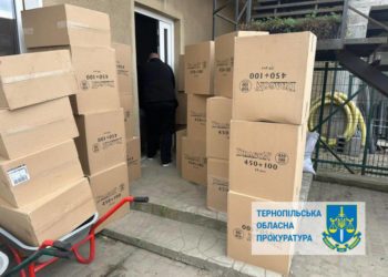 На Тернопільщині затримали сімох осіб, які організували підпільний цех з виробництва сигарет