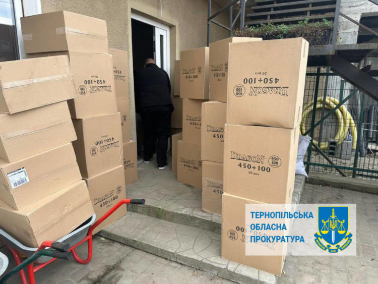 На Тернопільщині затримали сімох осіб, які організували підпільний цех з виробництва сигарет