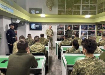 Воїн ЗСУ і режисер Олексій Гончарук репрезентував свій новий фільм курсантам Тернопільського коледжу