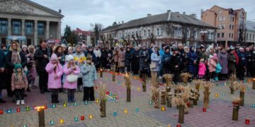 В центрі Тернополя сотні людей вшанували жертв Голодомору 1932-1933 років