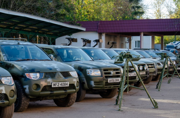 Тернопільщина передала чергову партію позашляховиків для ЗСУ