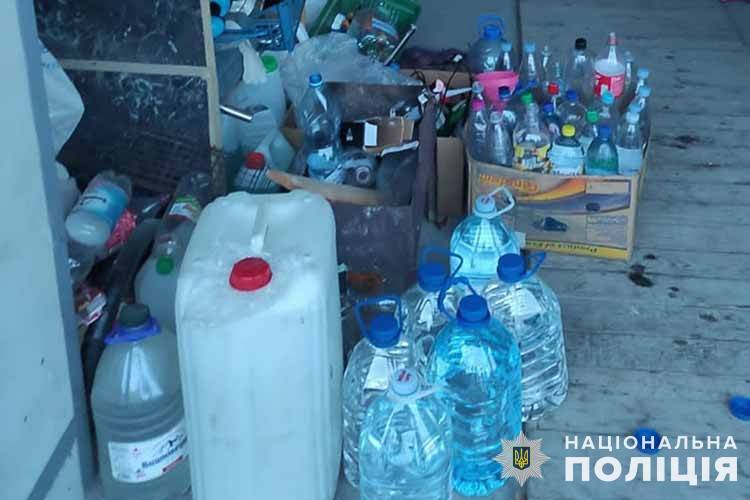Житель Збаража, в орендованому гаражі, незаконно виробляв сигарети та алкоголь