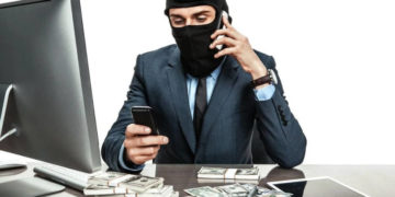 “Працівник банку” обібрав жительку Тернопільщини на 80 тисяч гривень